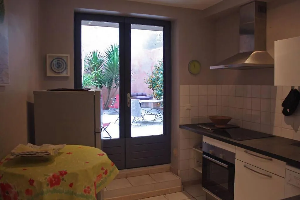 Arlette La Petite Maison Arlesienne France
